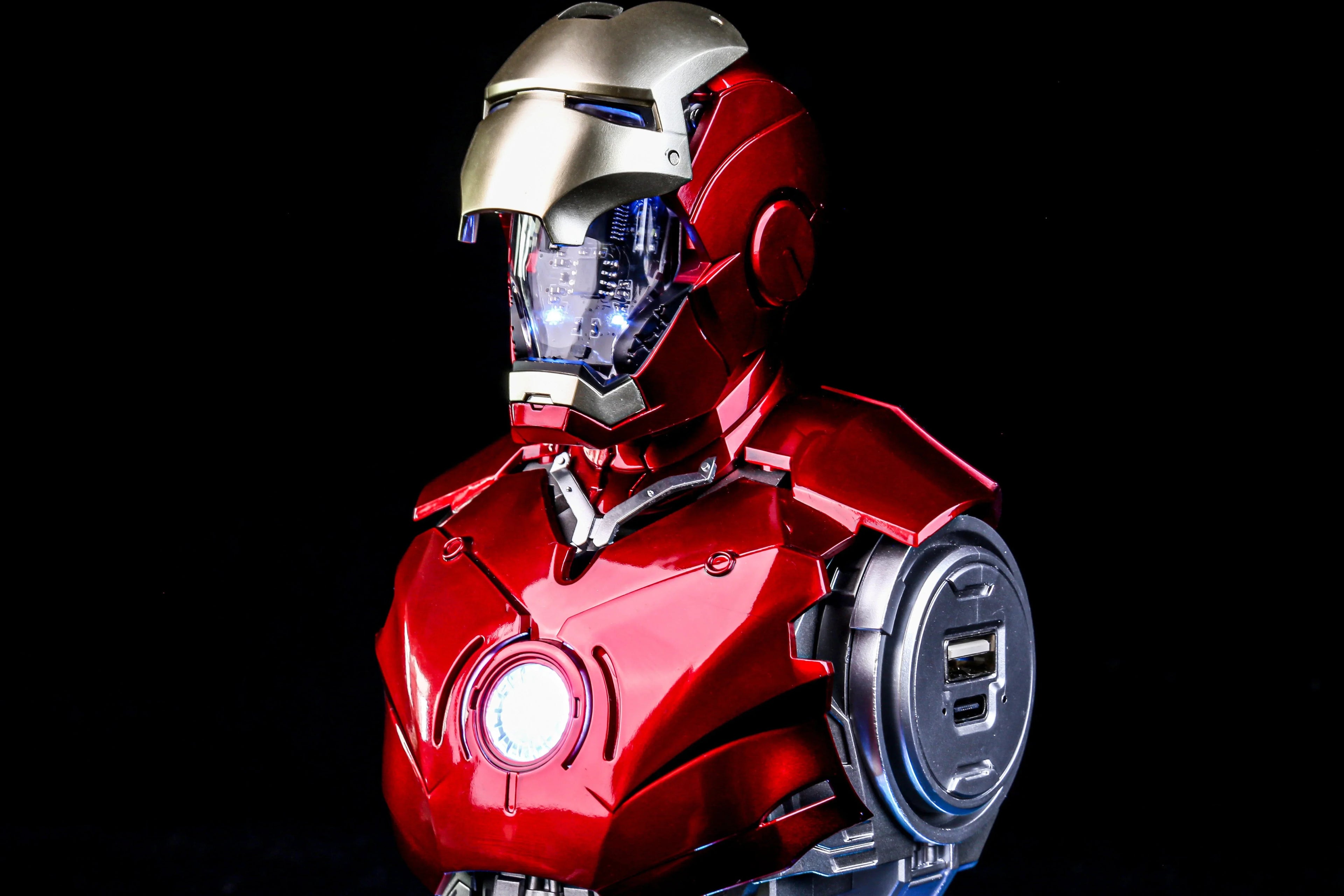 Iron Man MK3 Bust (Mecha Theme) 65W Charging Station Charger 5 Port Fast Charging Stand