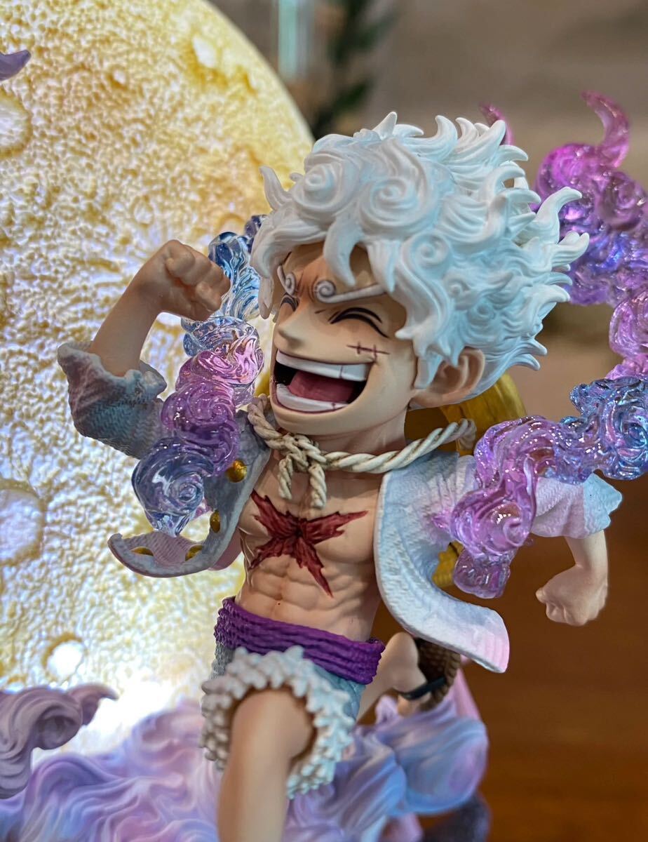 One Piece: Luffy Gear 5 Moon Highly Detailed Lamp - 14cm Action Figure