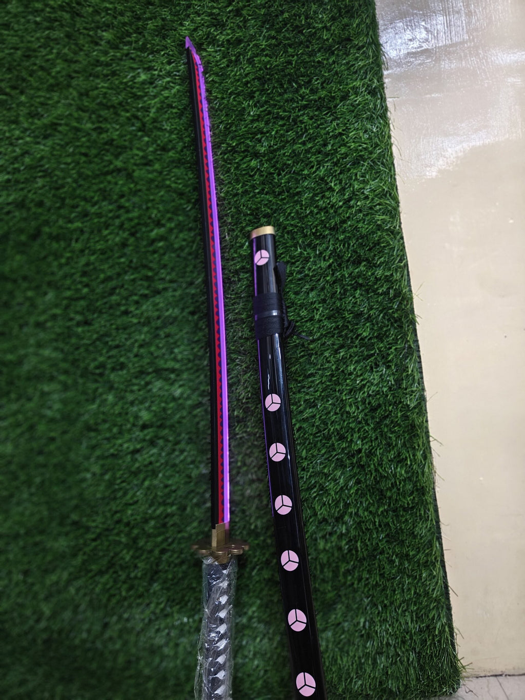 One Piece: Roronoa Zoro’s Shusui Neon LED Katana